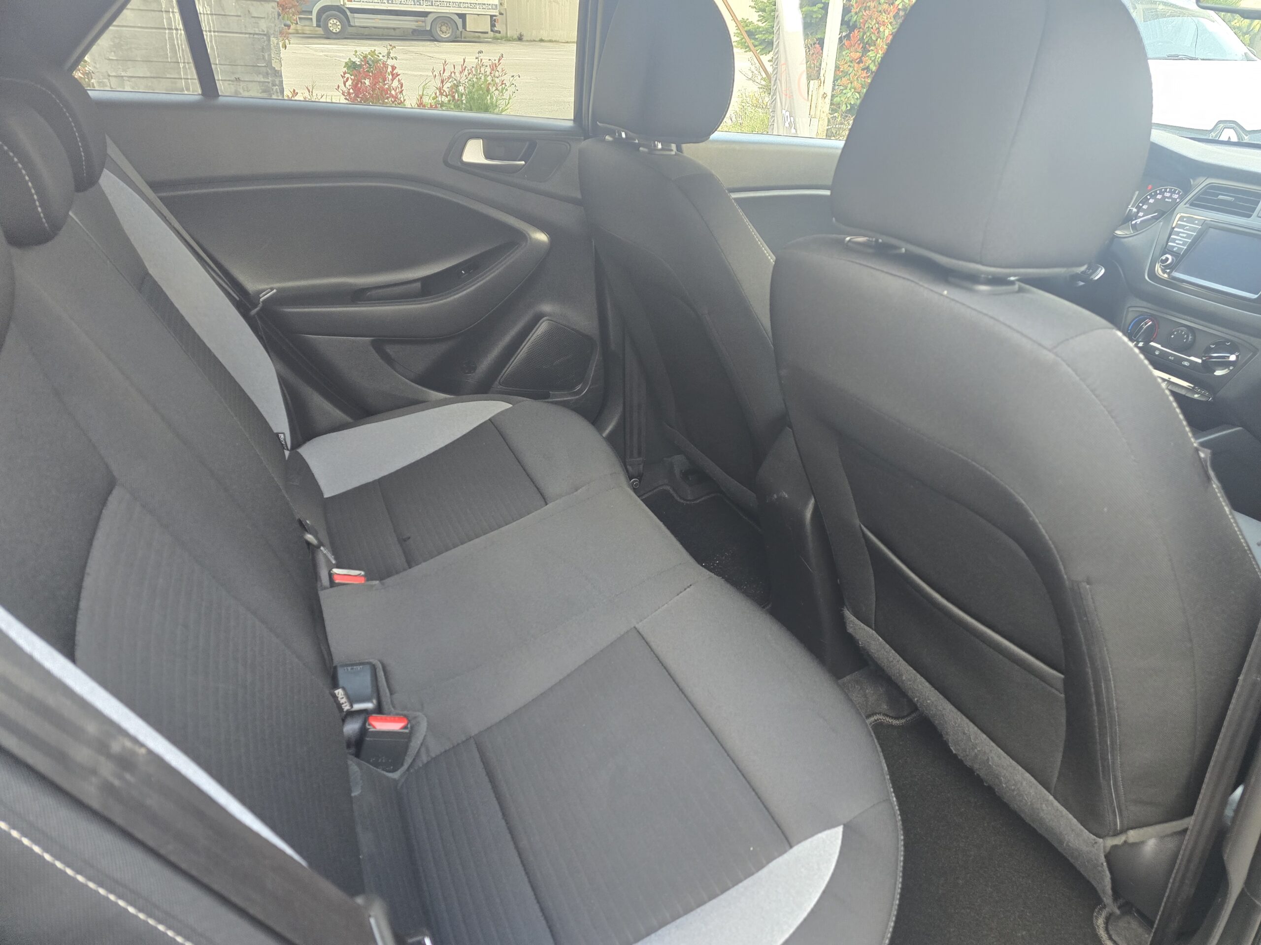 HYUNDAI !20 2017 COMFORT - Image 10