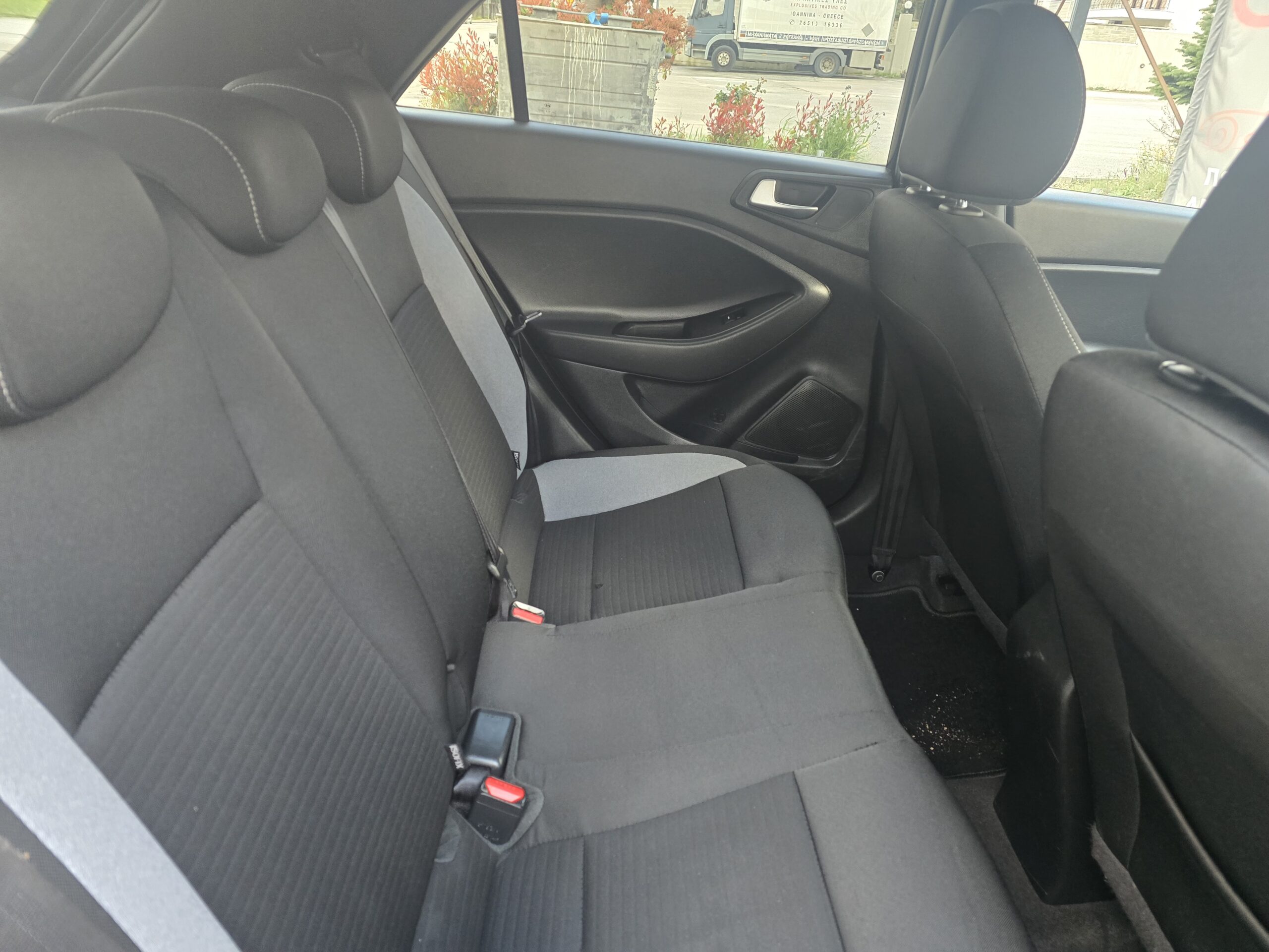 HYUNDAI !20 2017 COMFORT - Image 11