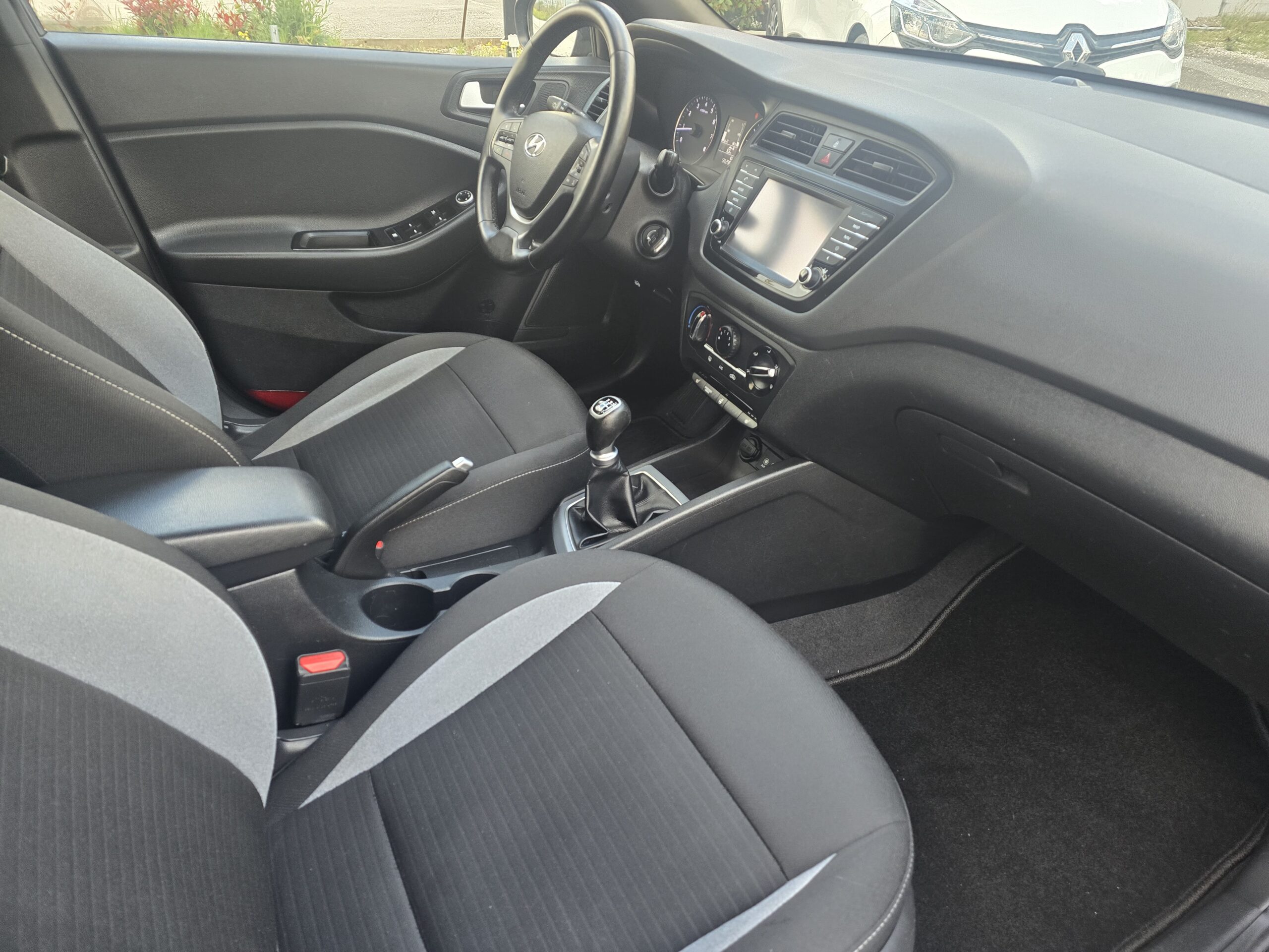 HYUNDAI !20 2017 COMFORT - Image 15