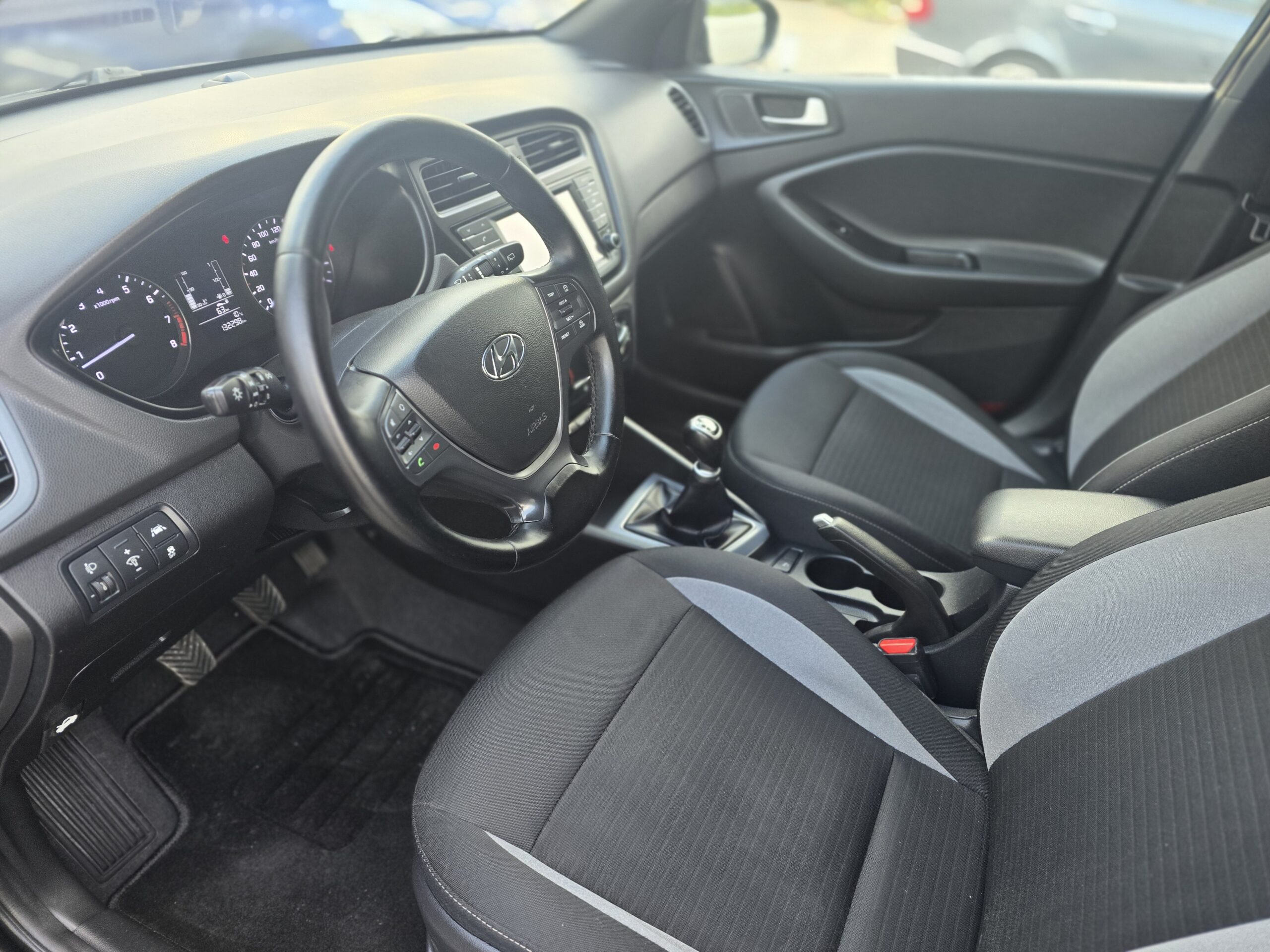 HYUNDAI !20 2017 COMFORT - Image 19