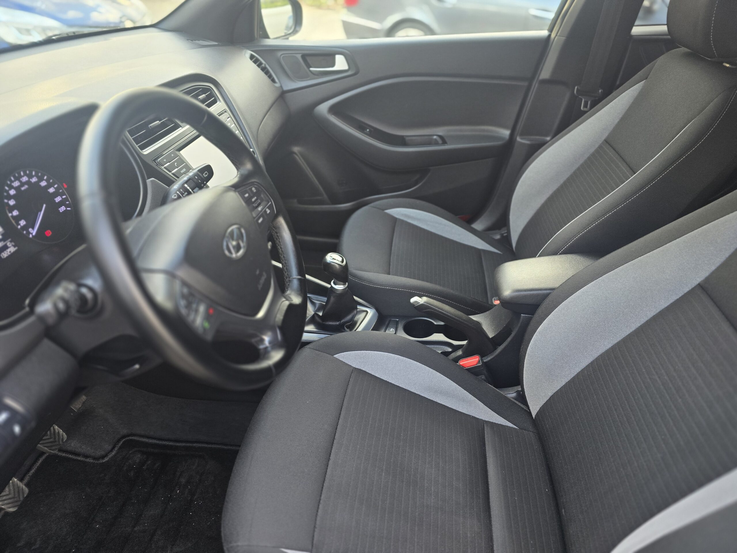 HYUNDAI !20 2017 COMFORT - Image 20
