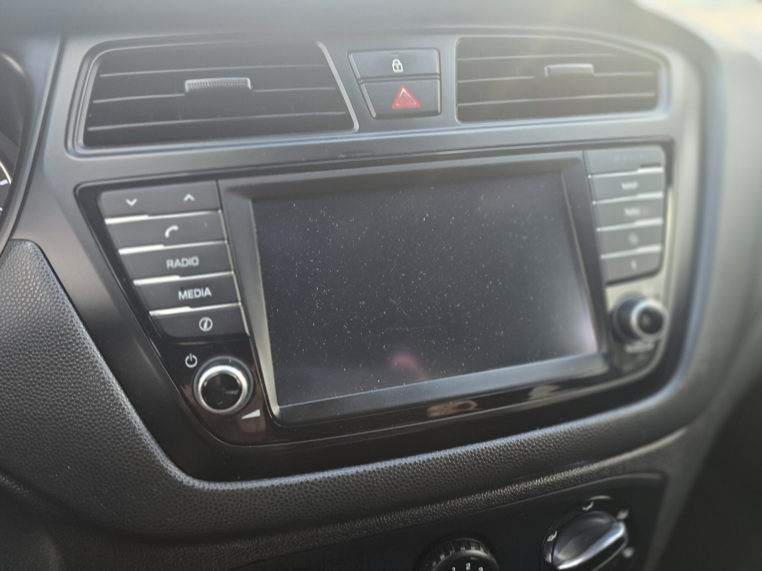 HYUNDAI !20 2017 COMFORT - Image 22