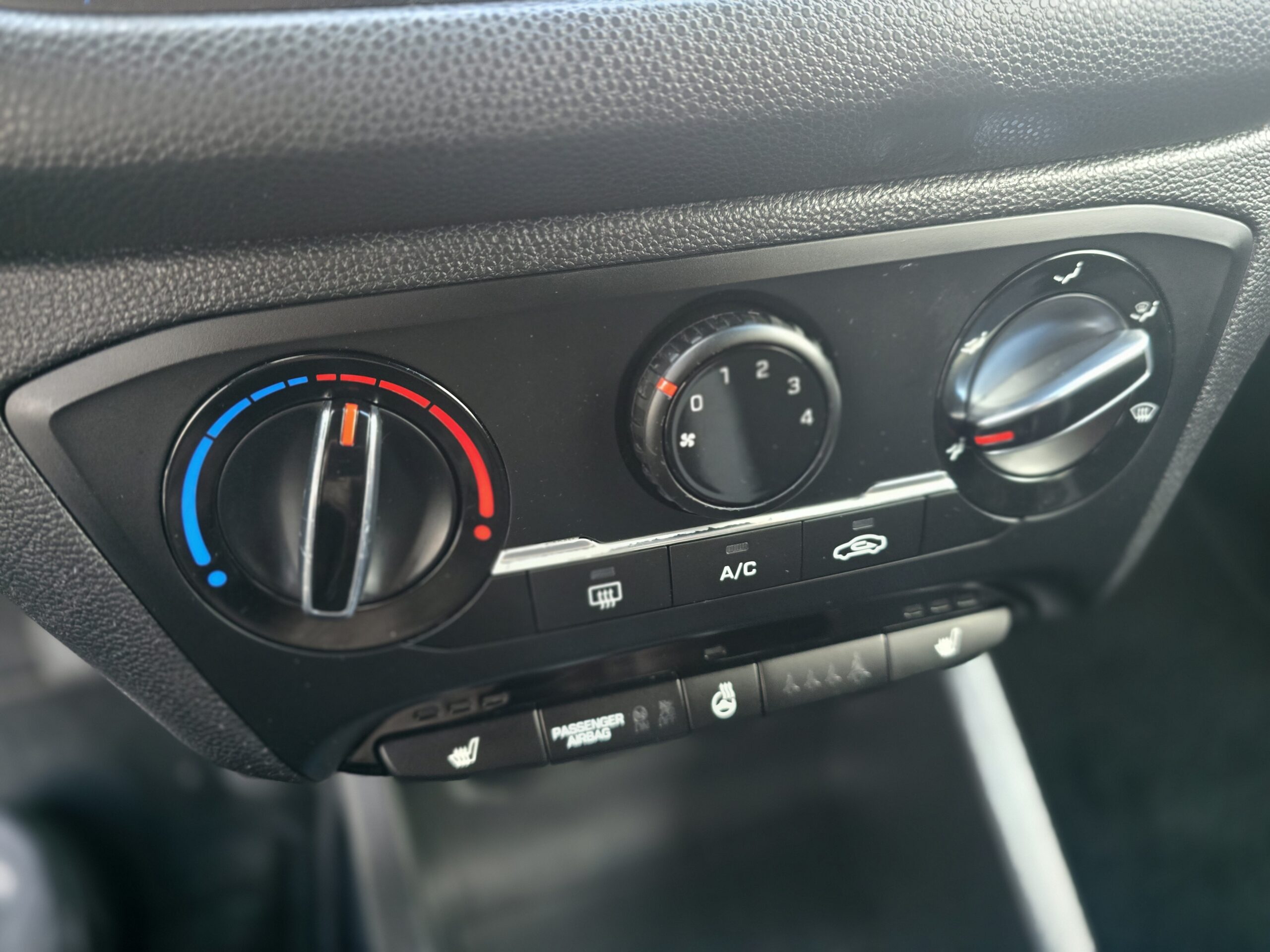 HYUNDAI !20 2017 COMFORT - Image 23