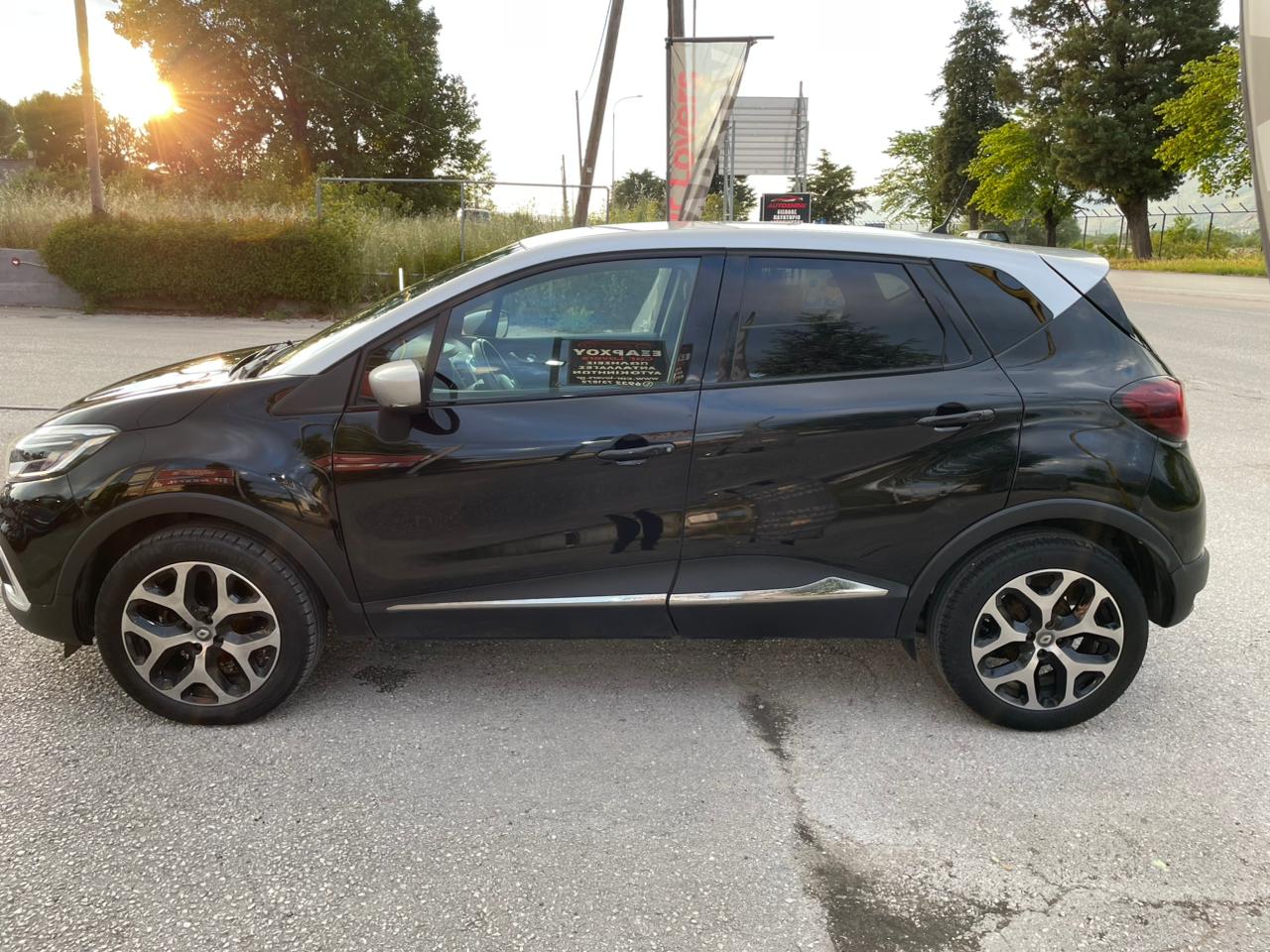 RENAULT CAPTUR 2018 - Image 8