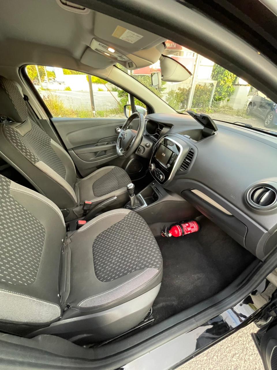 RENAULT CAPTUR 2018 - Image 12