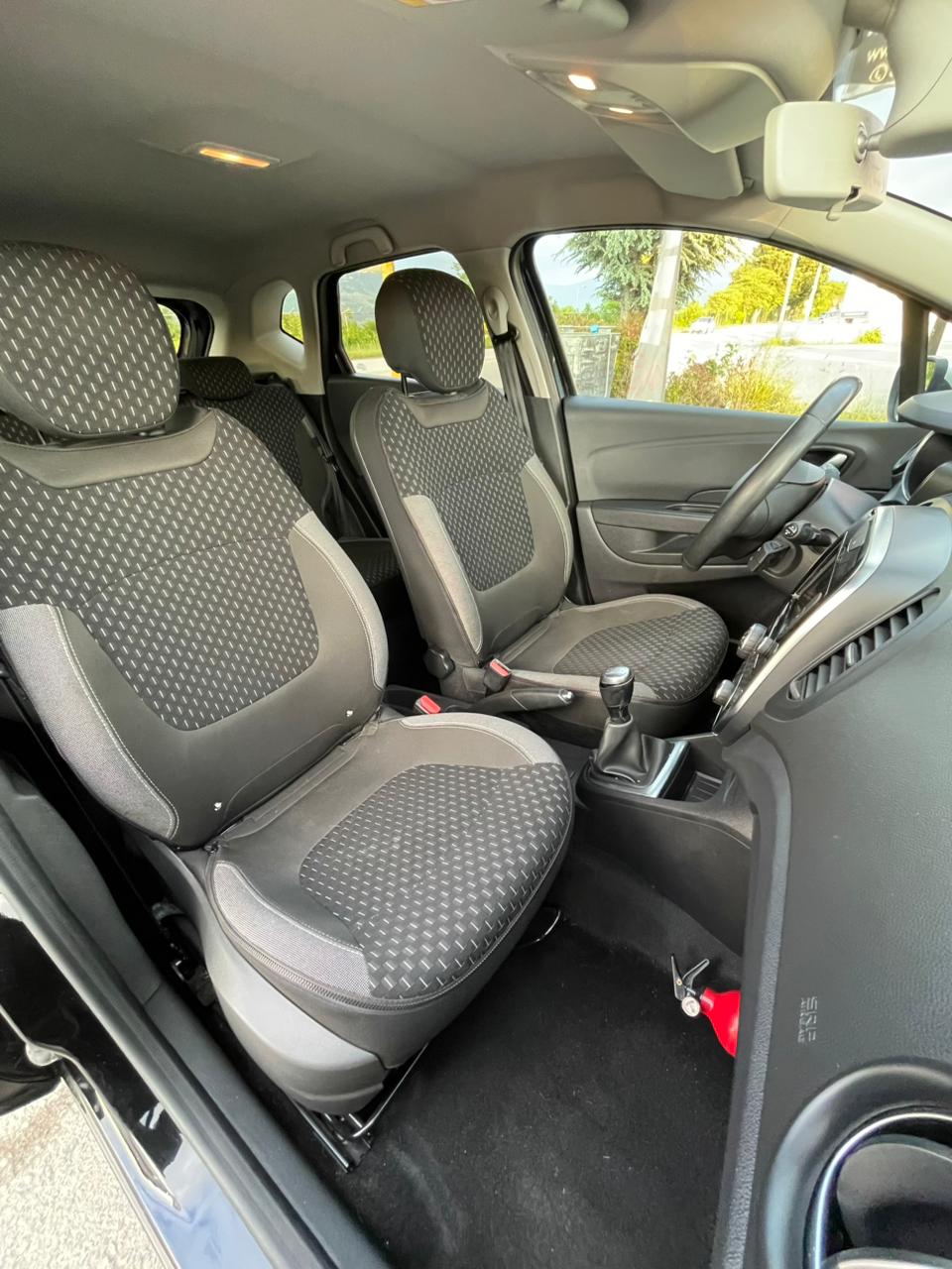 RENAULT CAPTUR 2018 - Image 13