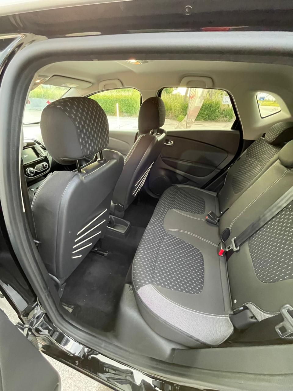 RENAULT CAPTUR 2018 - Image 14