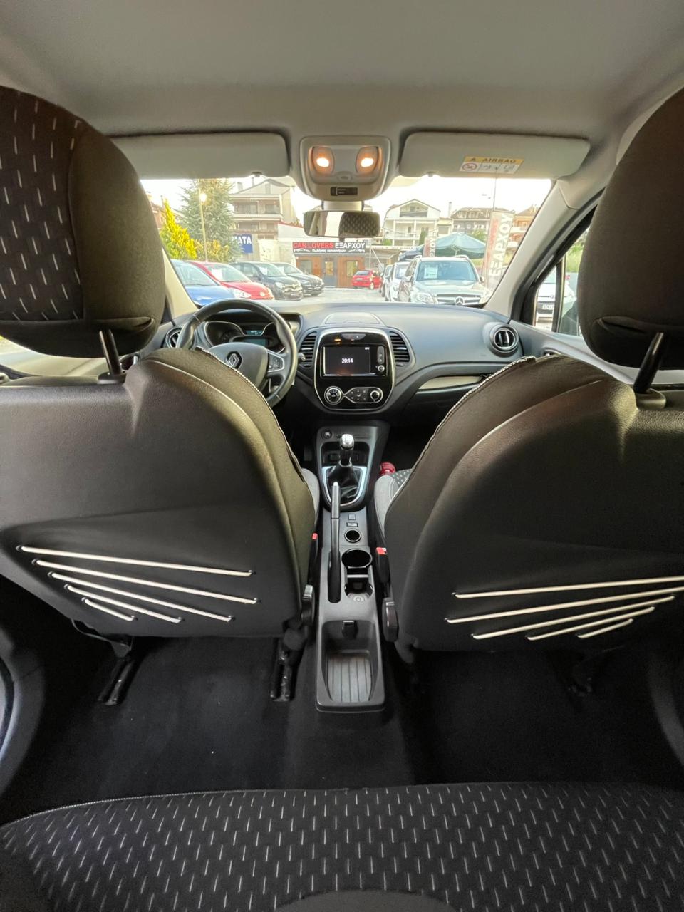 RENAULT CAPTUR 2018 - Image 16